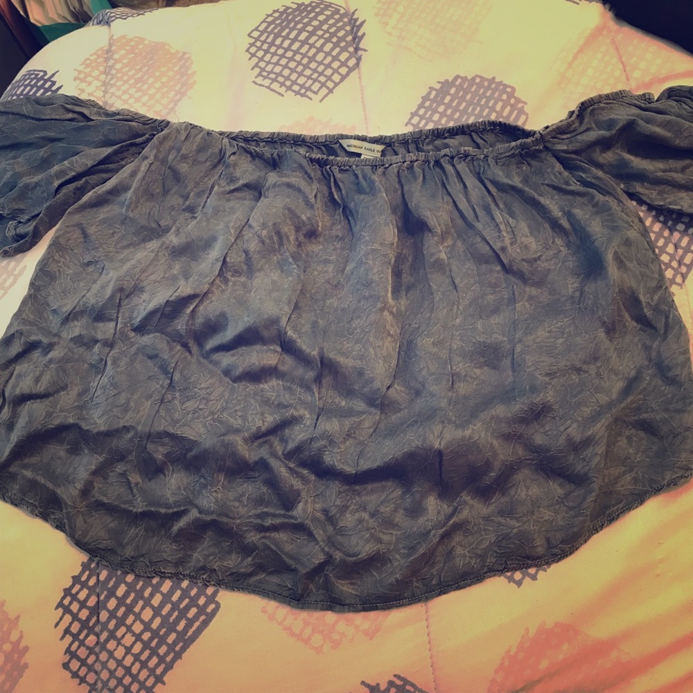 American eagle off the shoulder super soft shirt!